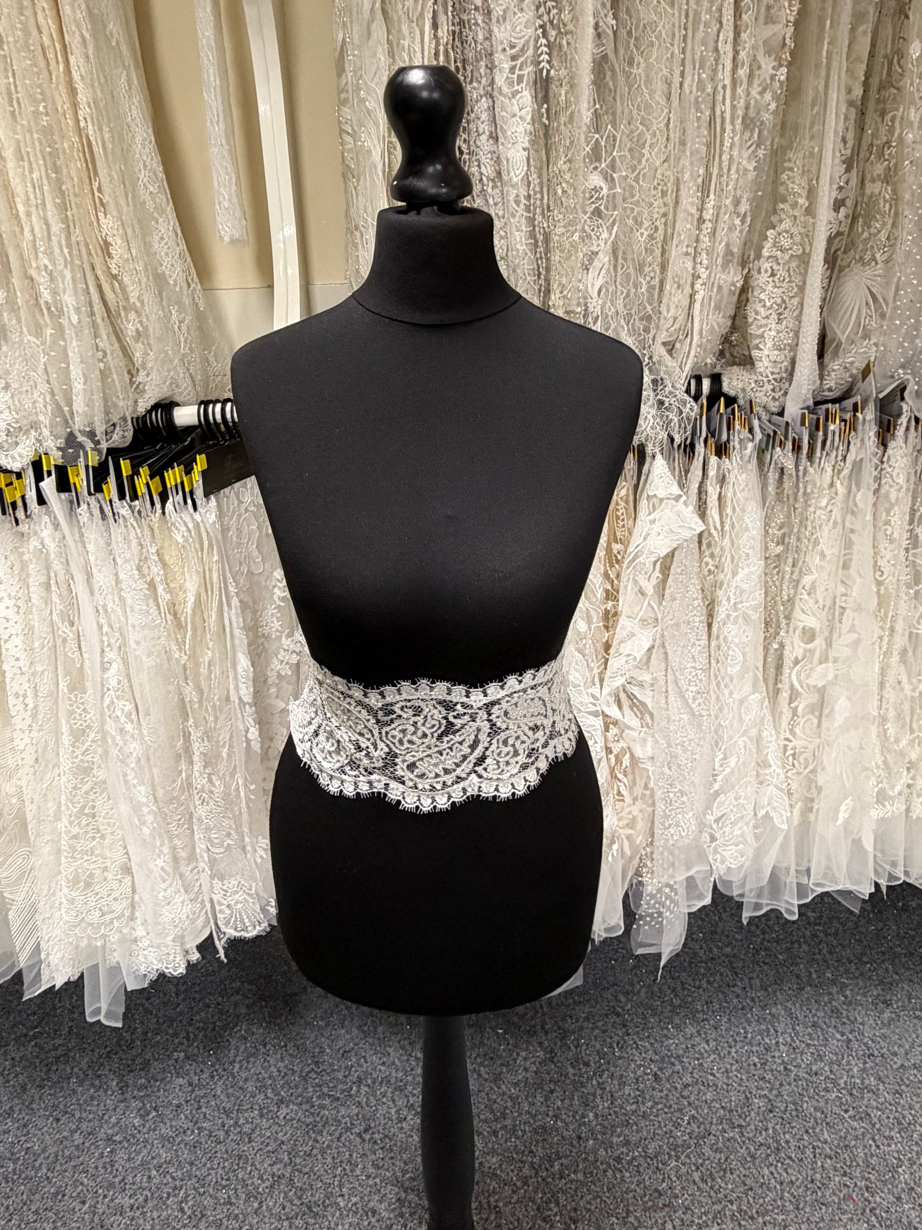 Ivory French Beaded Sequin Edging - T921