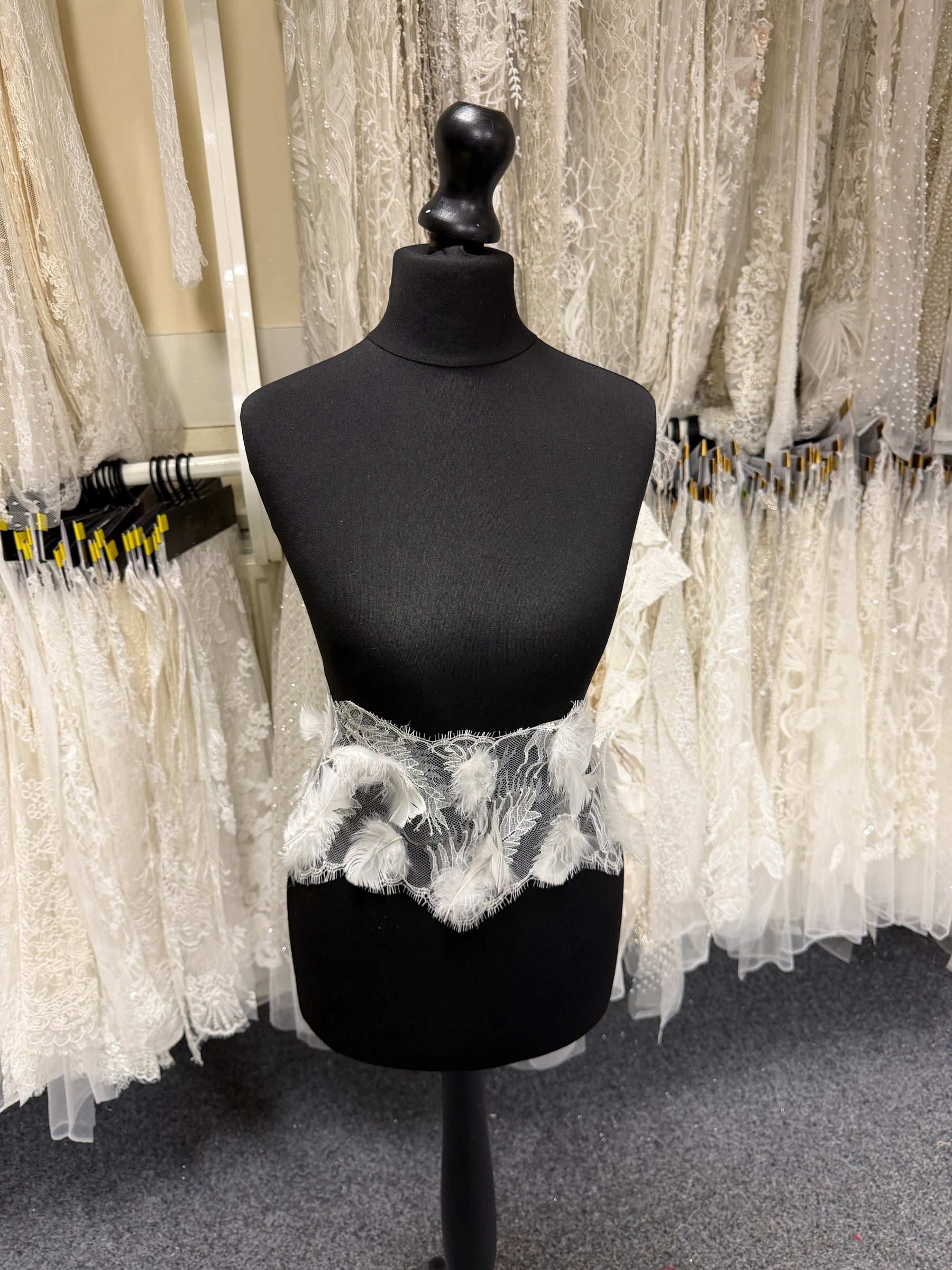Ivory Feather Edging - T922
