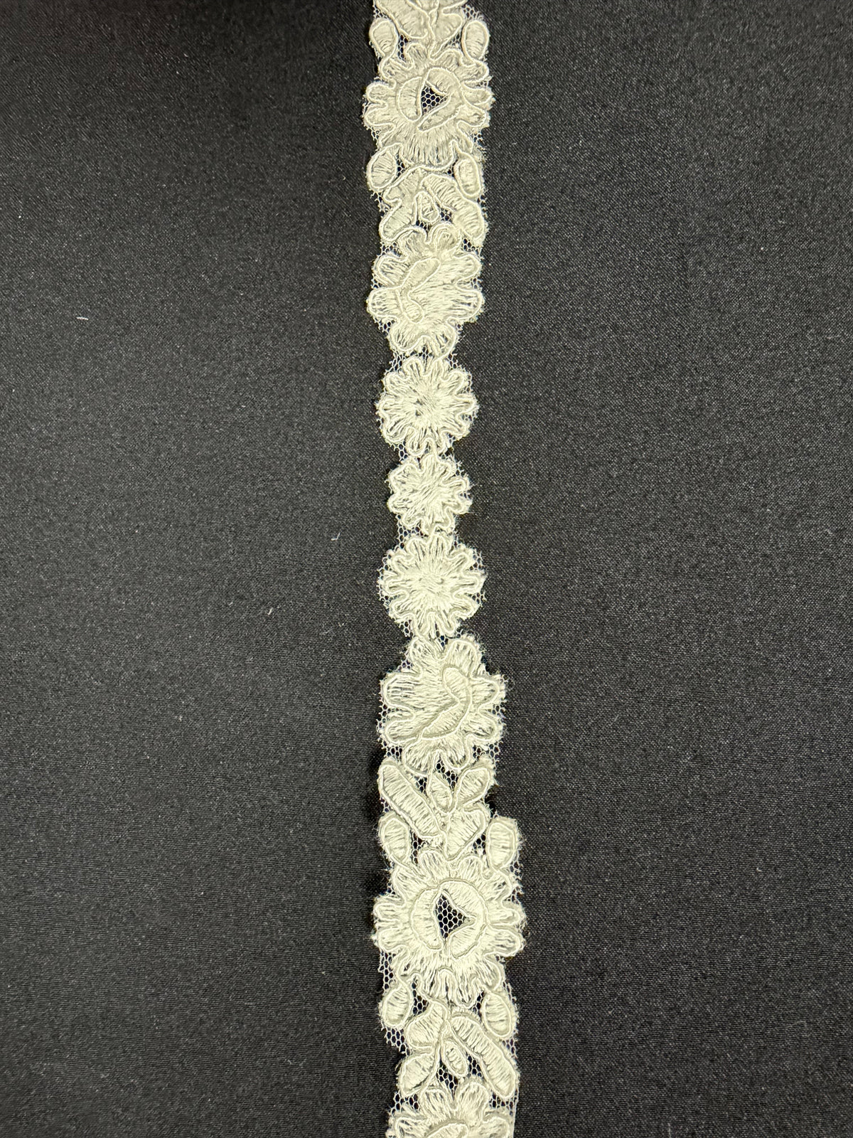Ivory Corded Edging - T886
