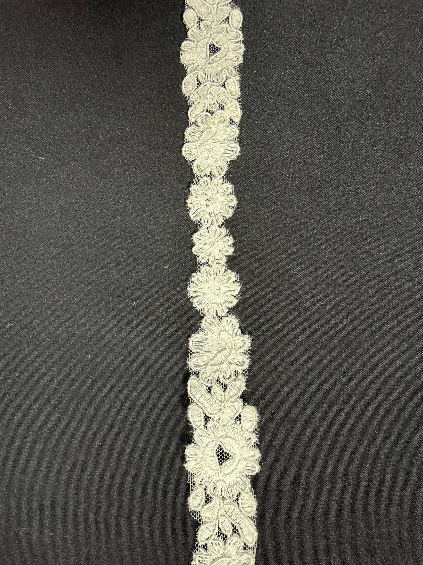 Ivory Corded Edging - T886