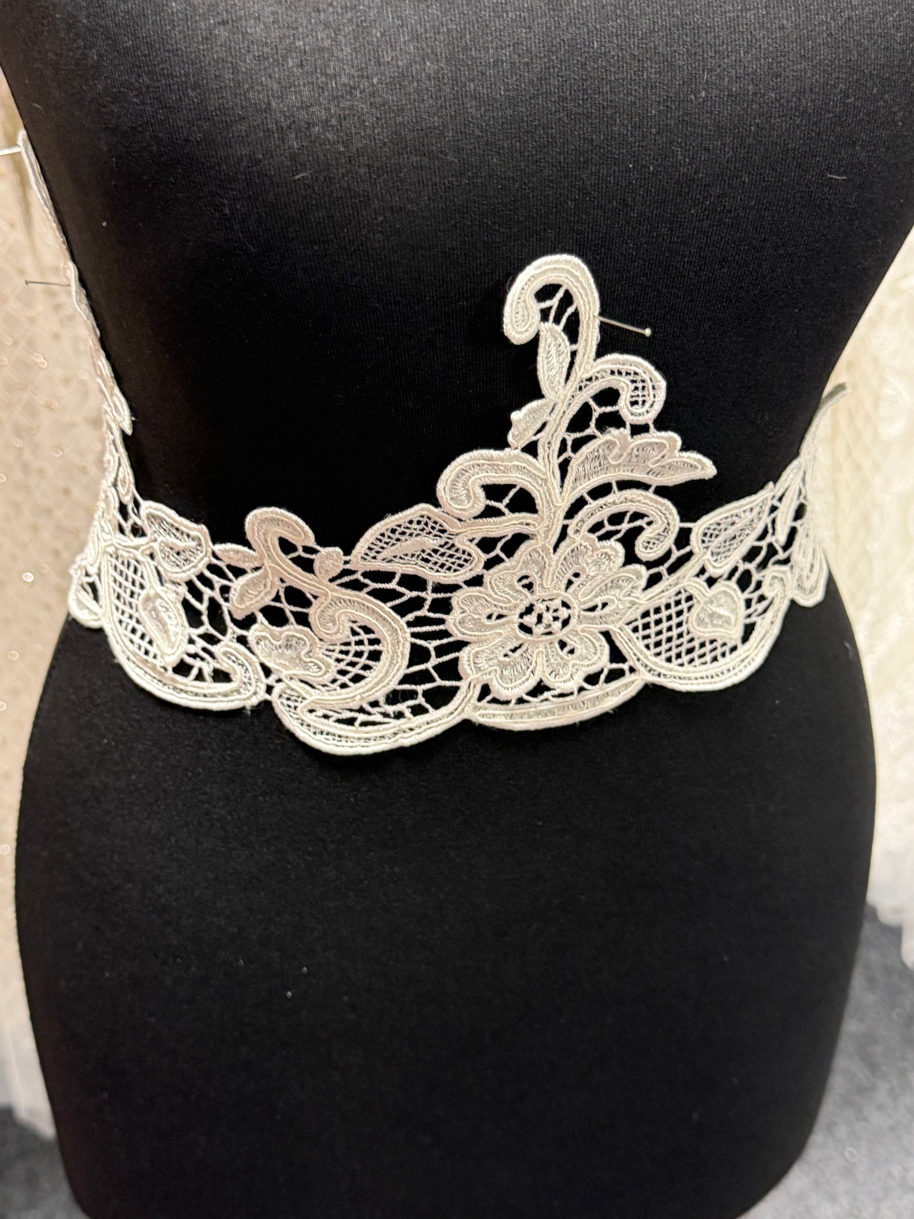 Ivory Guipure Edging - T884