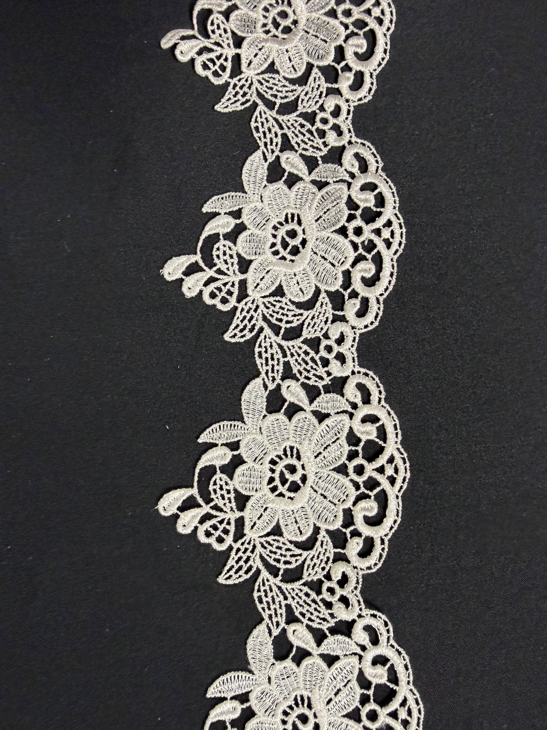 Ivory Guipure Edging - T827