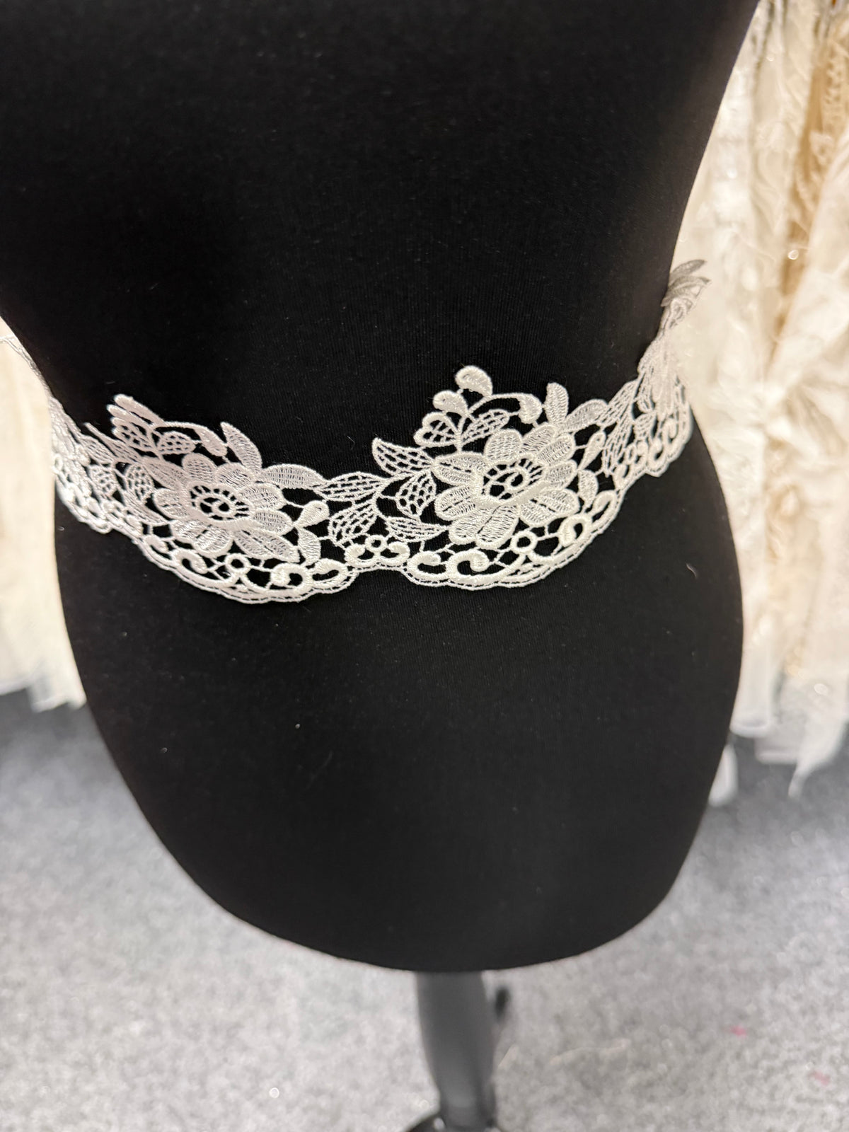 Ivory Guipure Edging - T827