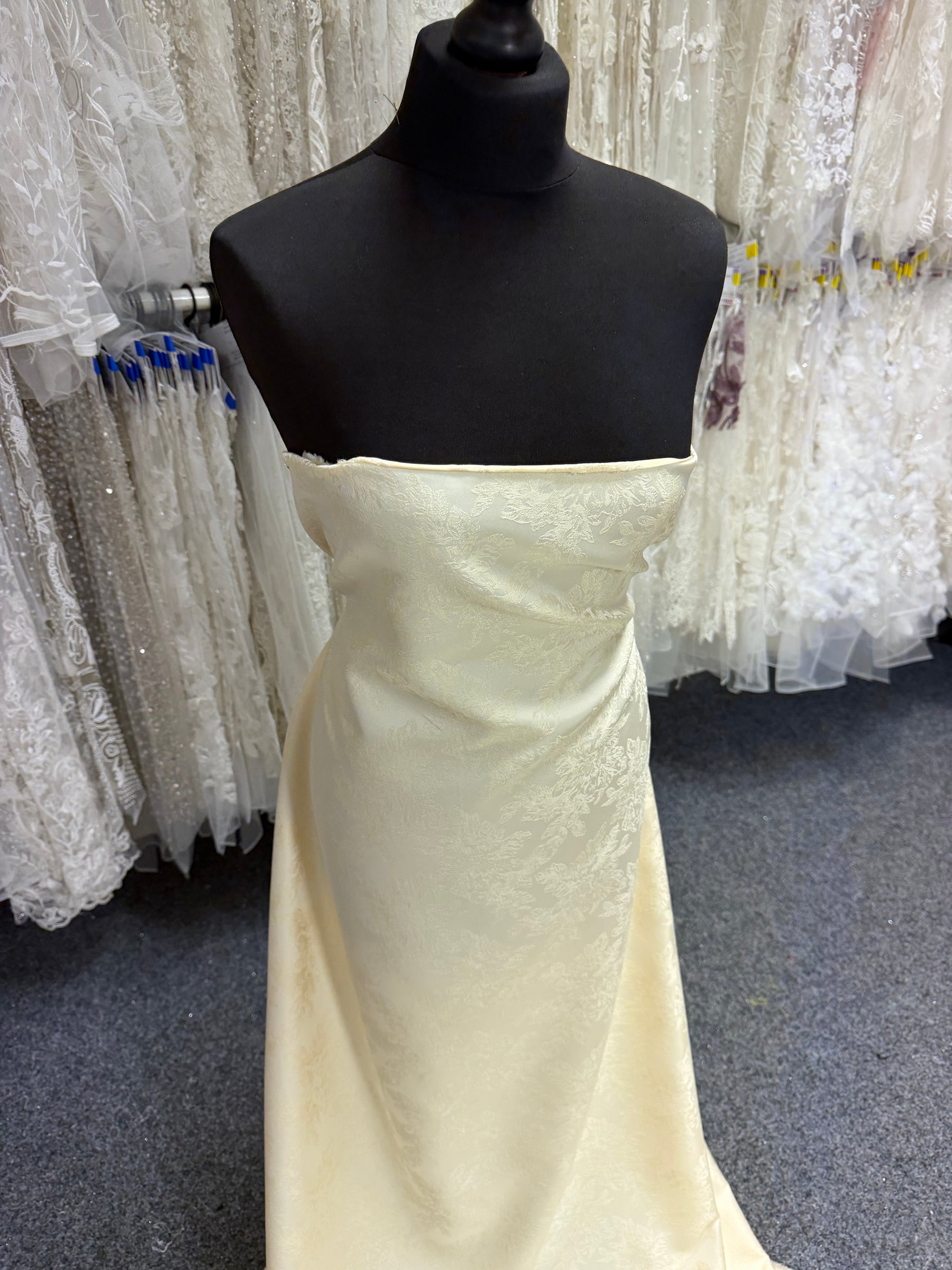 Ivory/Gold Brocade - BR1001