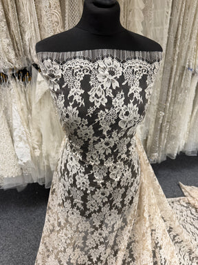 Beige Chantilly Lace - P305 (140cm)