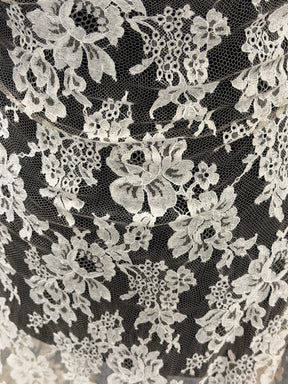 Beige Chantilly Lace - P305 (140cm)