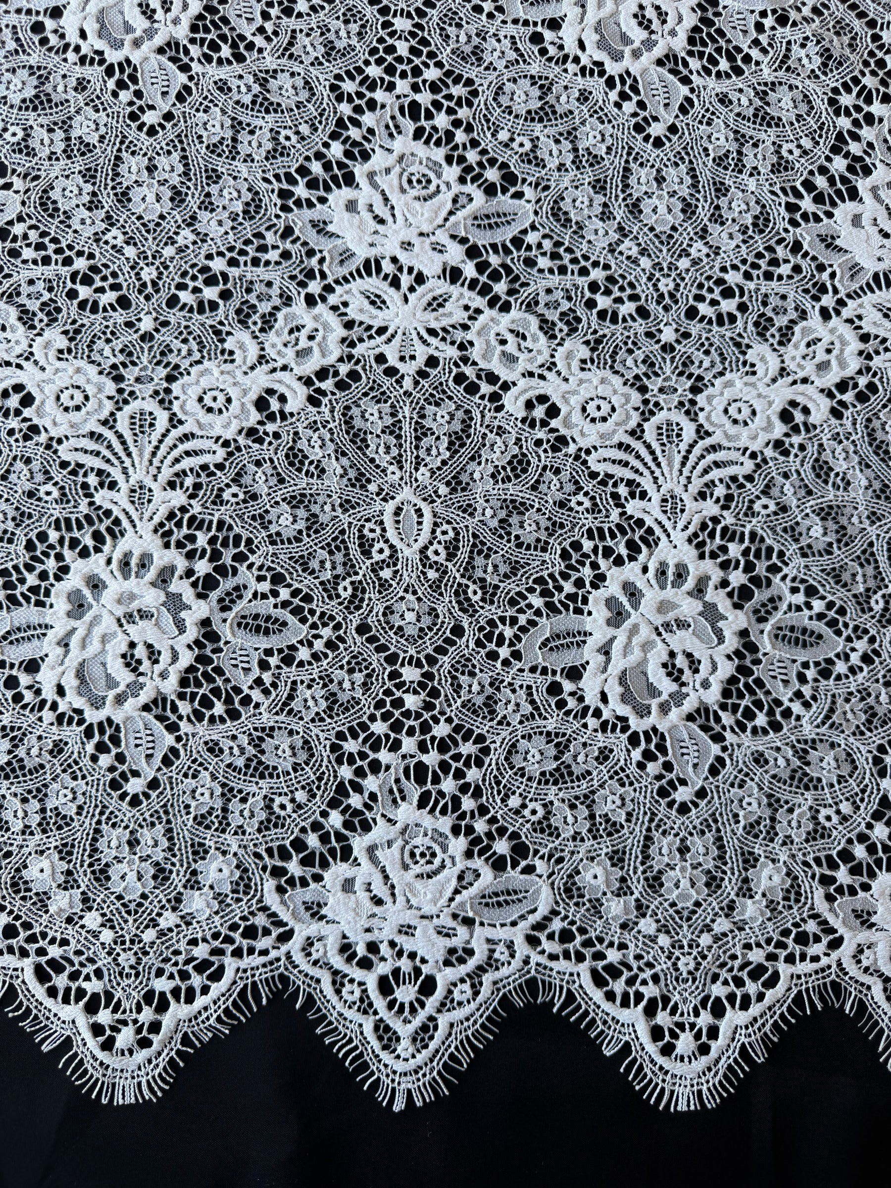 Ivory Lace - LA1012