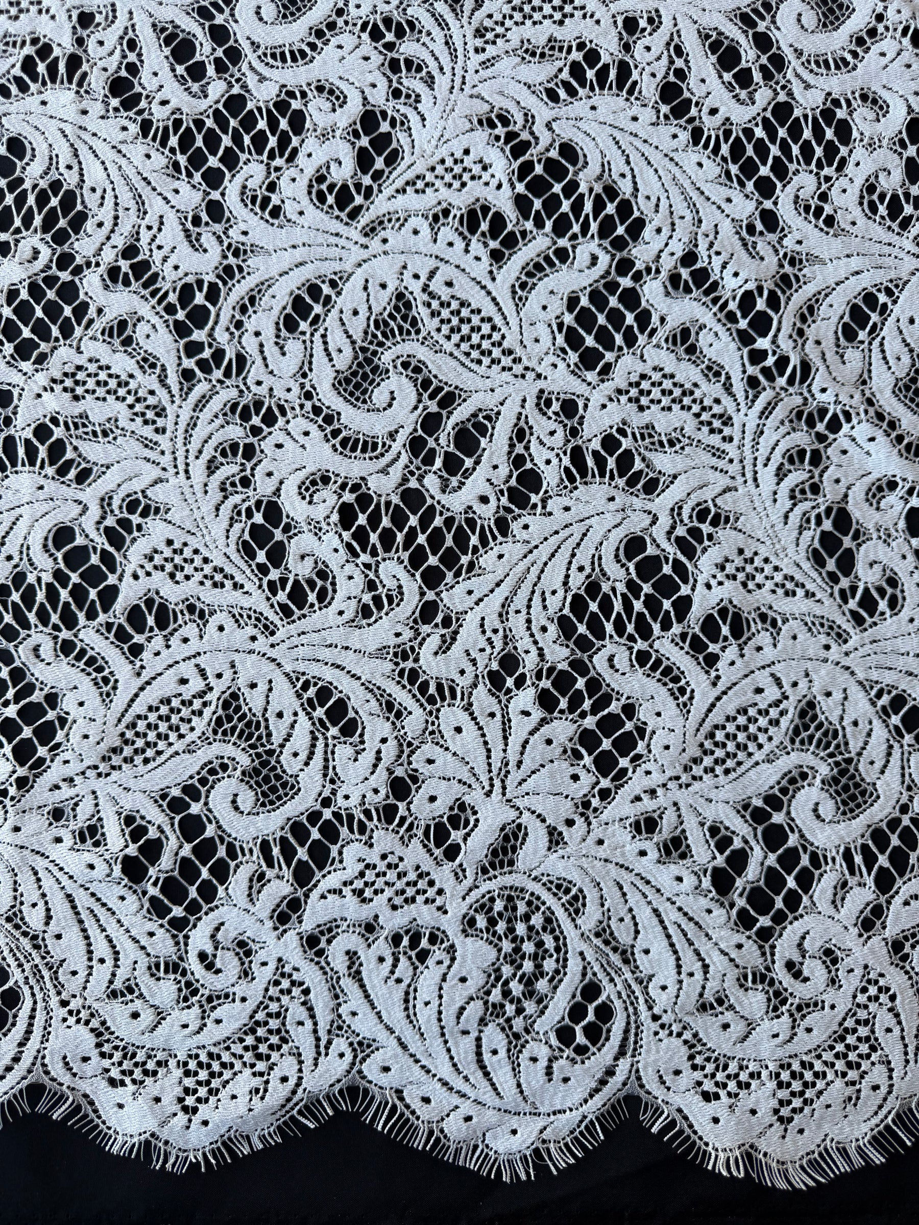 Ivory Lace - LA1011
