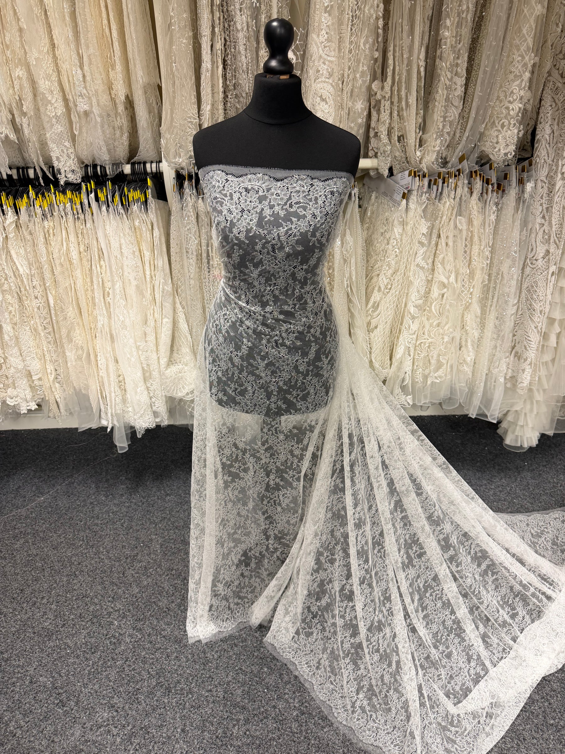 Porcelain Chantilly Lace - Diallo