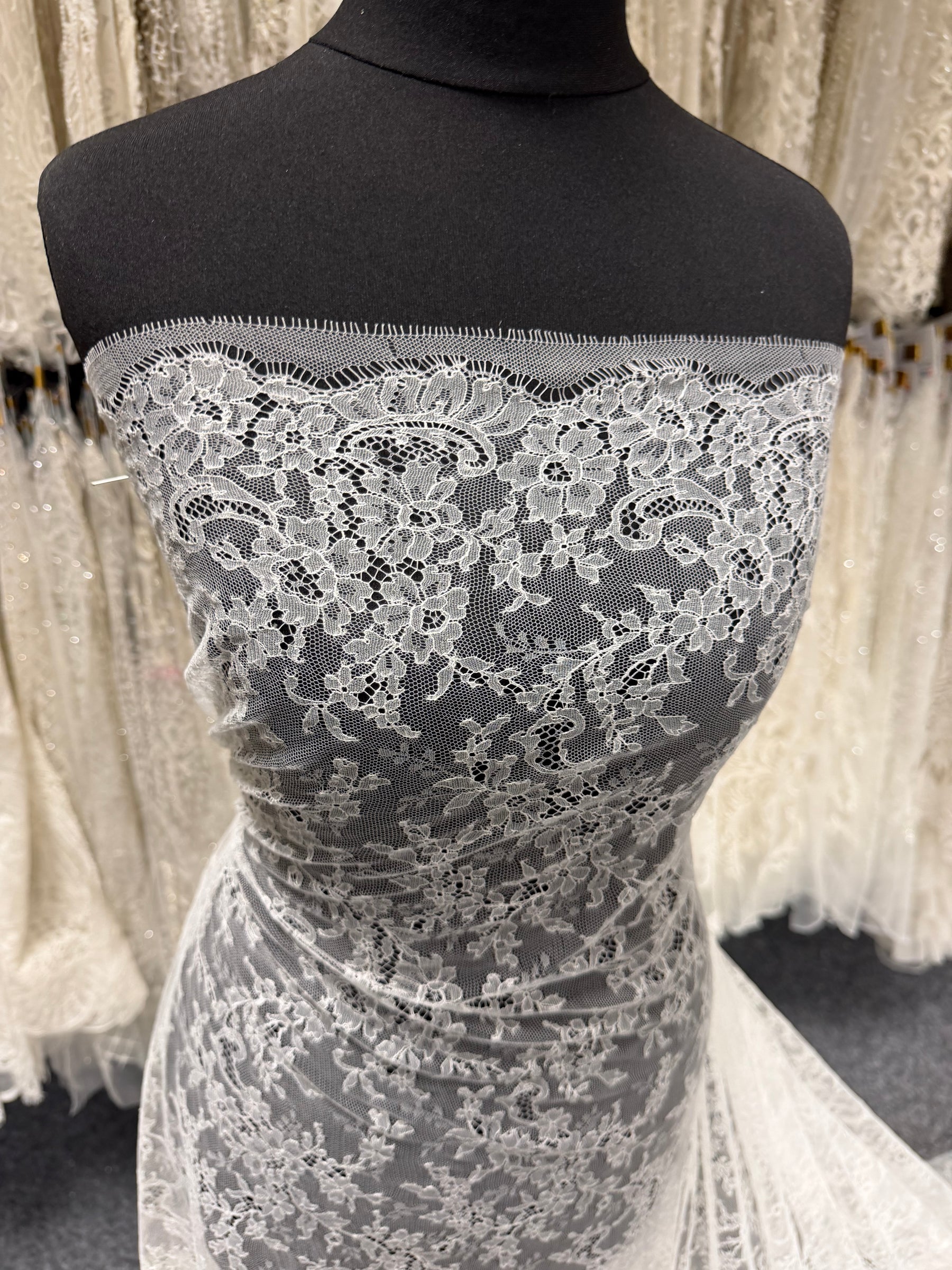 Porcelain Chantilly Lace - Diallo