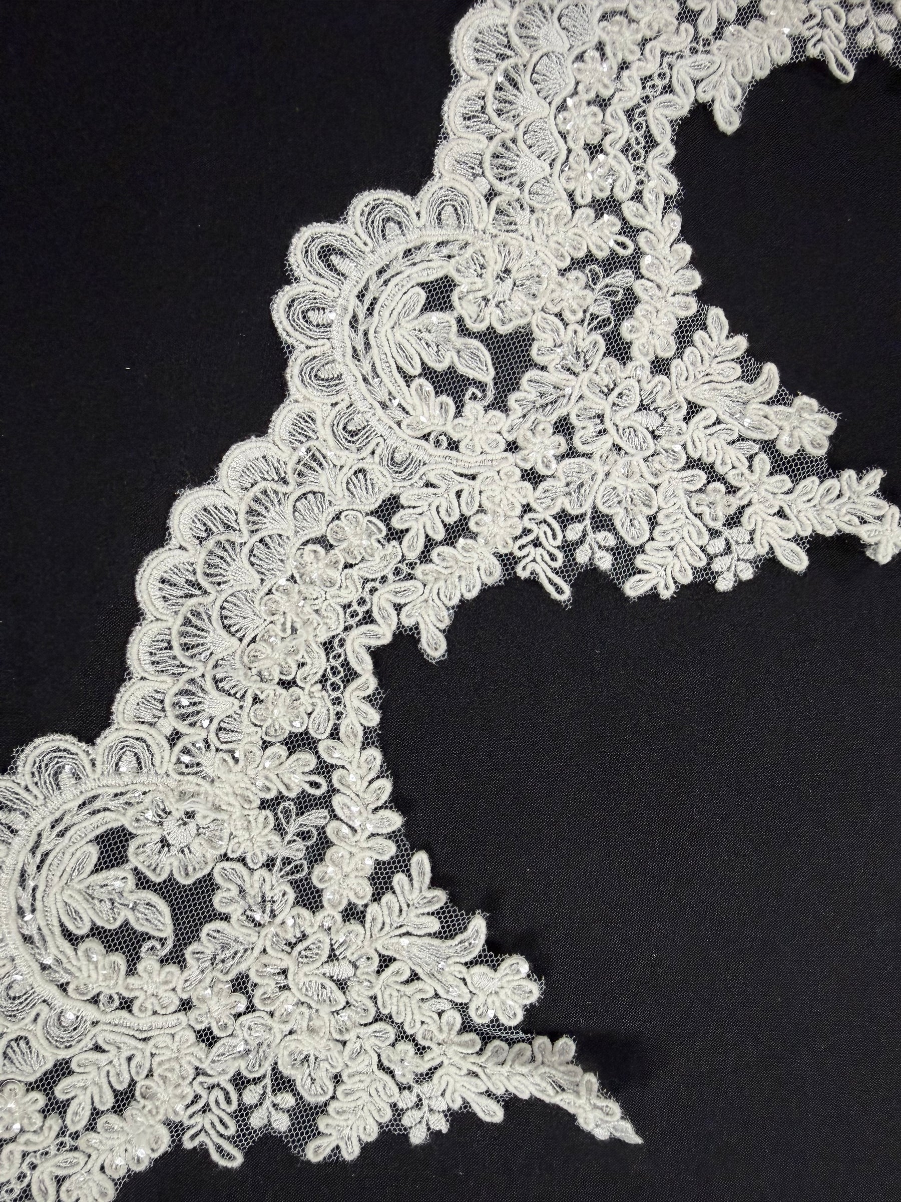 Light Ivory Sequin Edging - T837