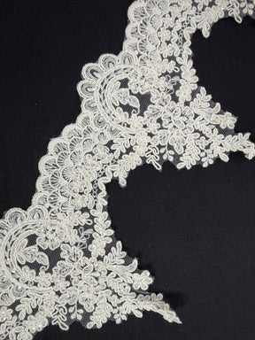 Light Ivory Sequin Edging - T837
