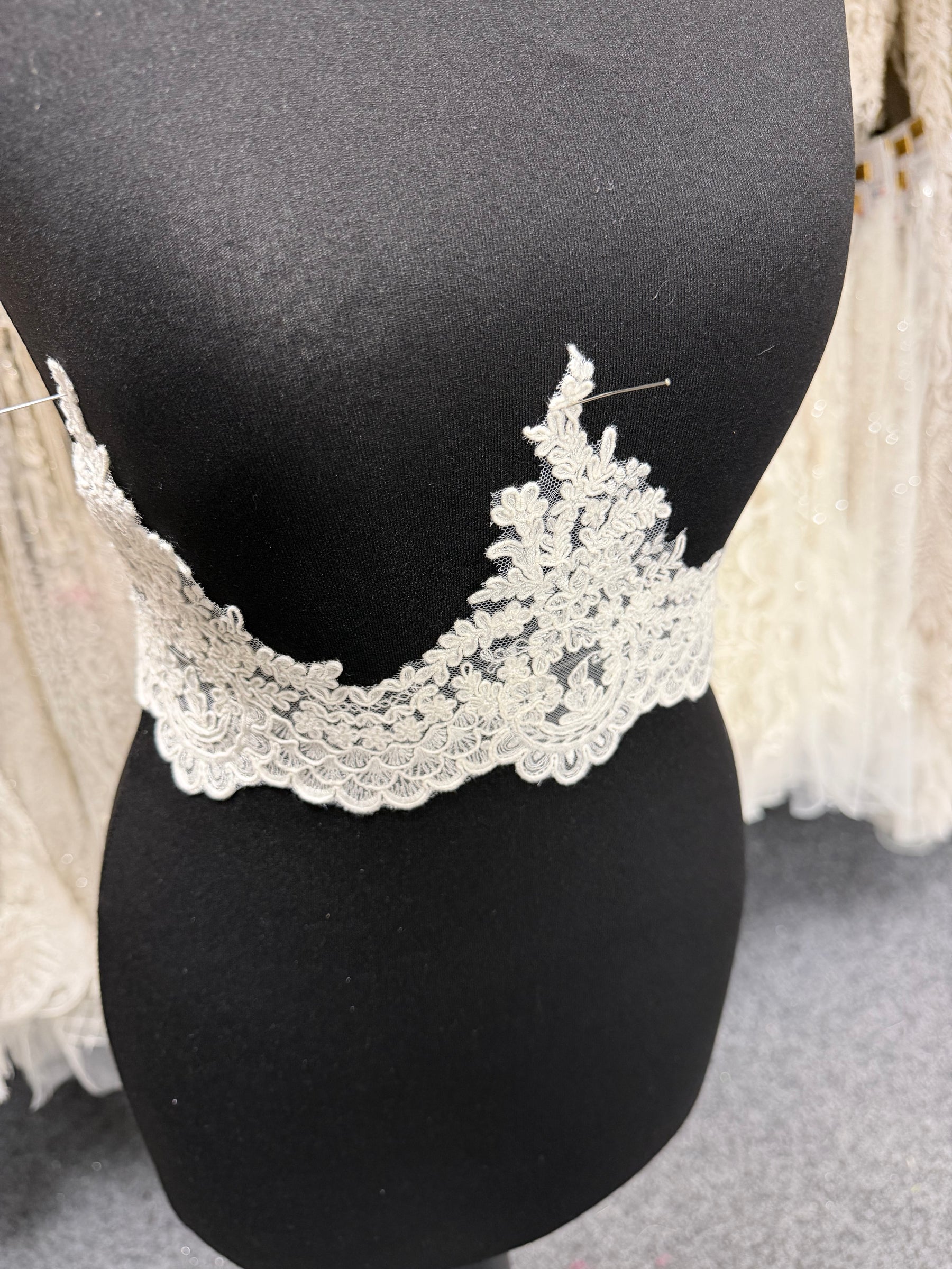 Light Ivory Sequin Edging - T837