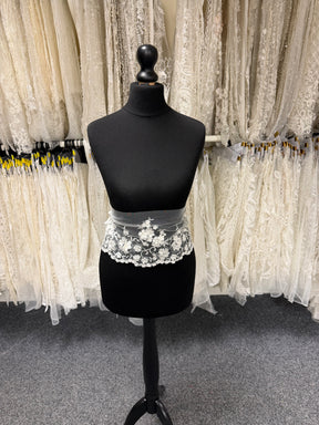 Ivory 3D Beaded Sequin Edging - T879