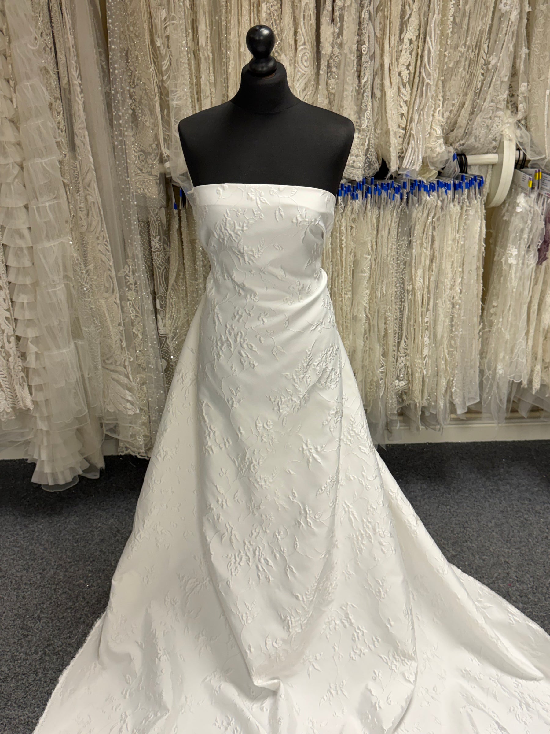 Ivory Cloqué Brocade - Lincoln