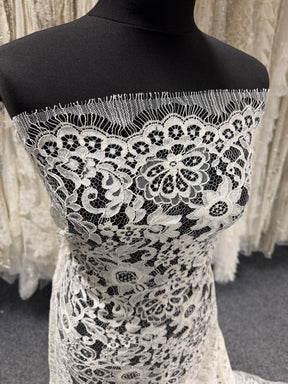 Ivory Chantilly Lace - P297