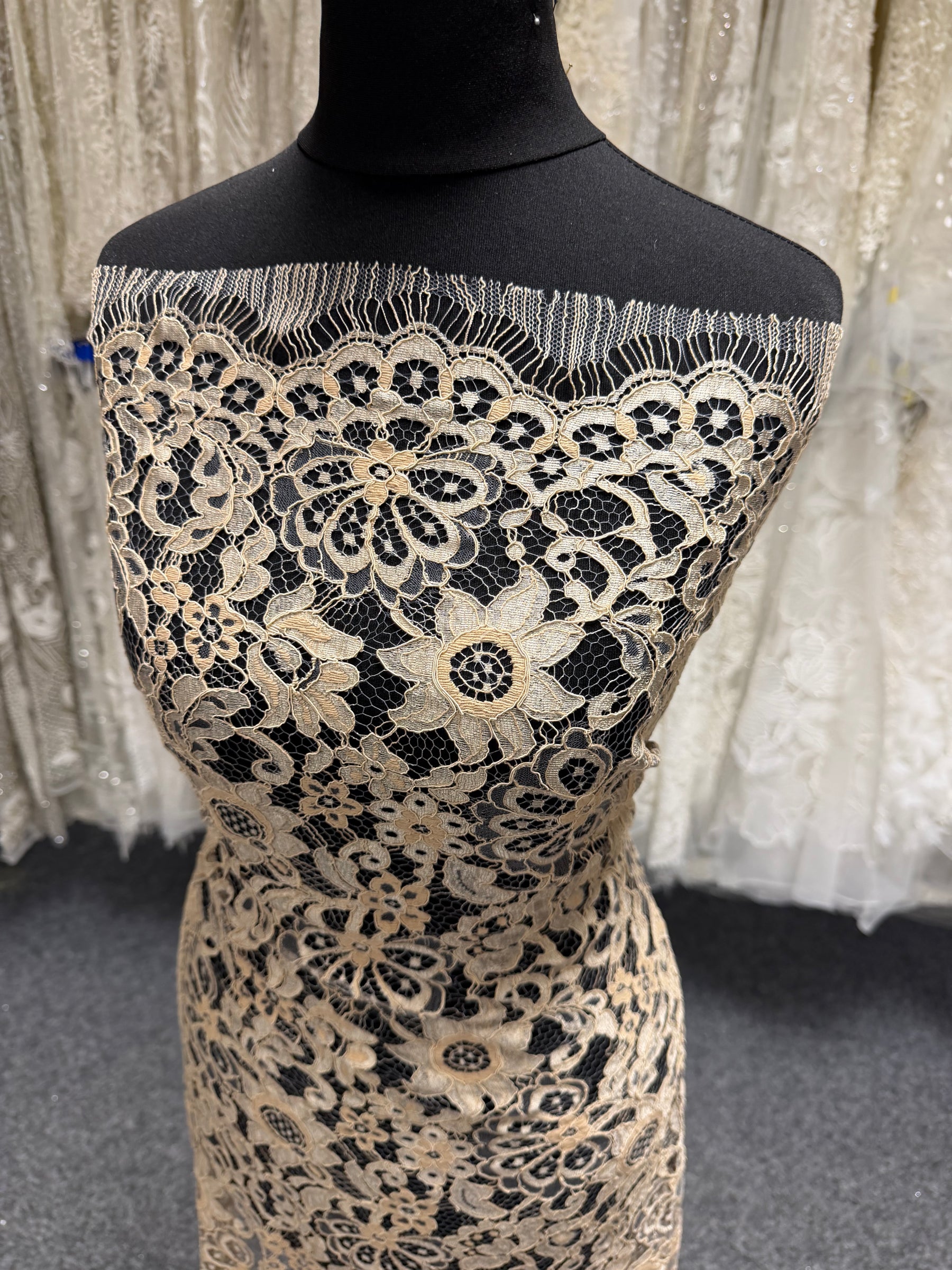 Coffee Chantilly Lace - P297