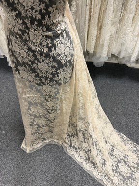 Champagne Beige Chantilly Lace - P294
