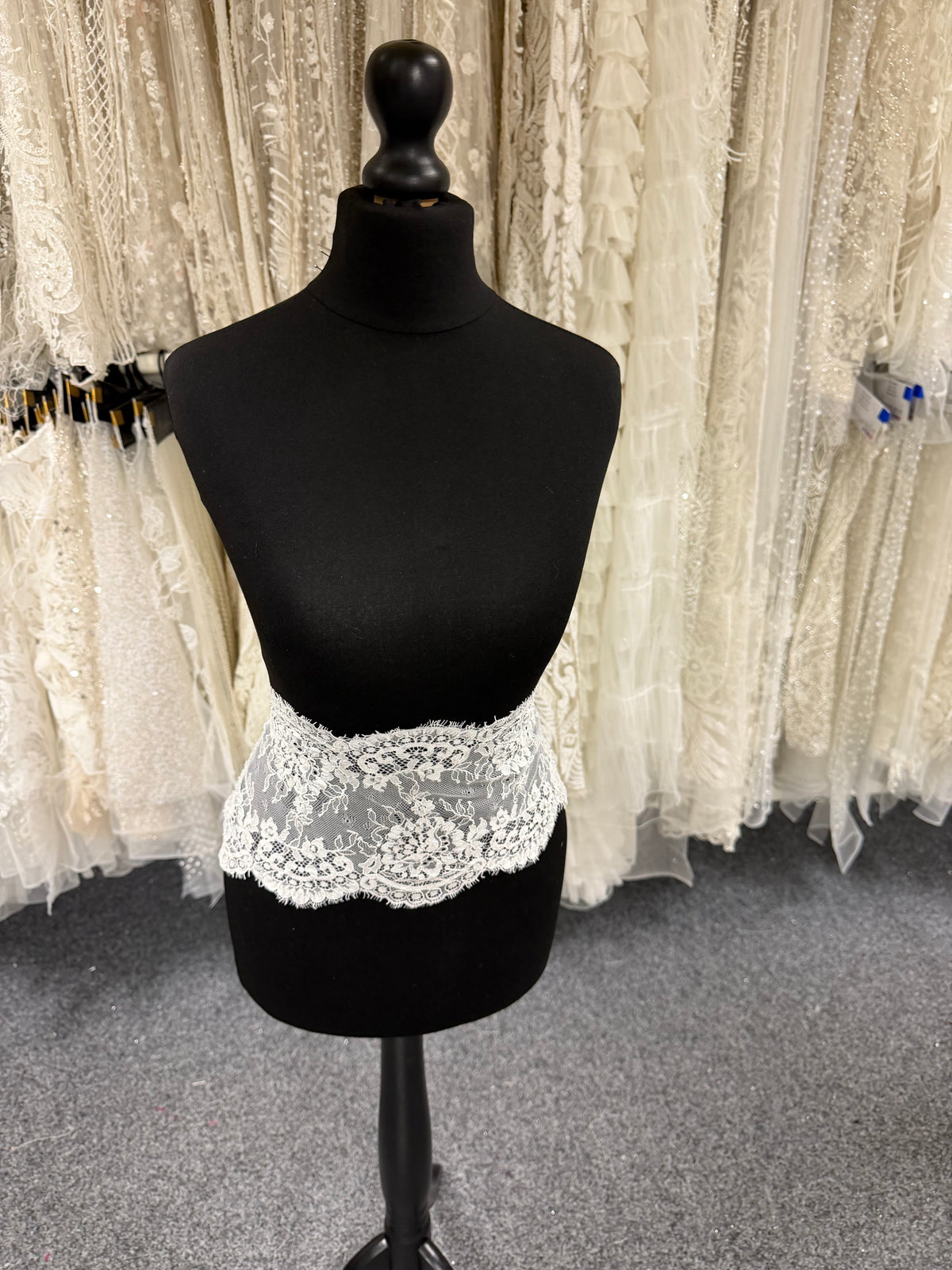 Ivory Beaded Lace Trim - T551