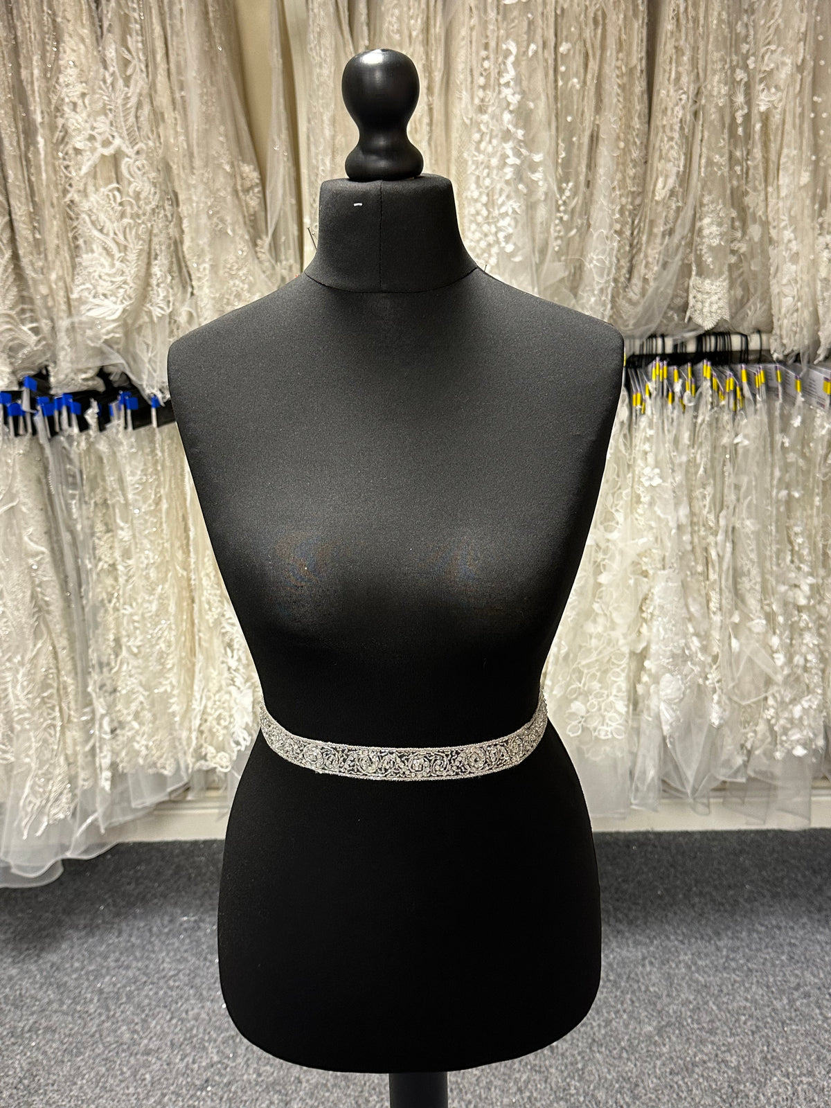 Ivory Crystal Trim – T 390 B (CF)