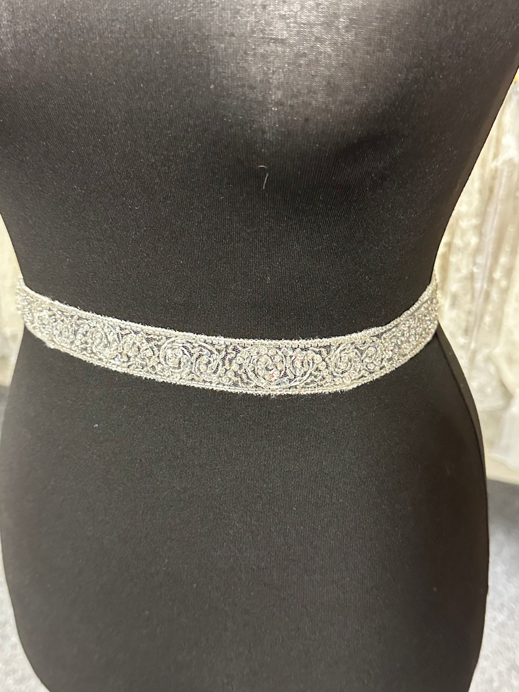 Ivory Crystal Trim – T 390 B (CF)