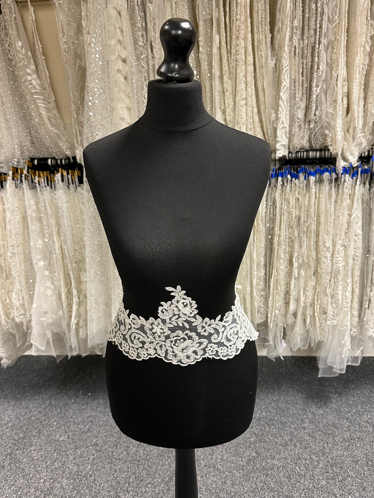 Ivory Corded Lace Trim - T 226 Unbeaded (CF)