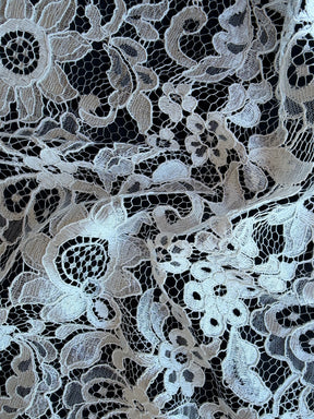 Ivory Chantilly Lace - P297