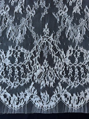 Ivory Chantilly Lace - P302