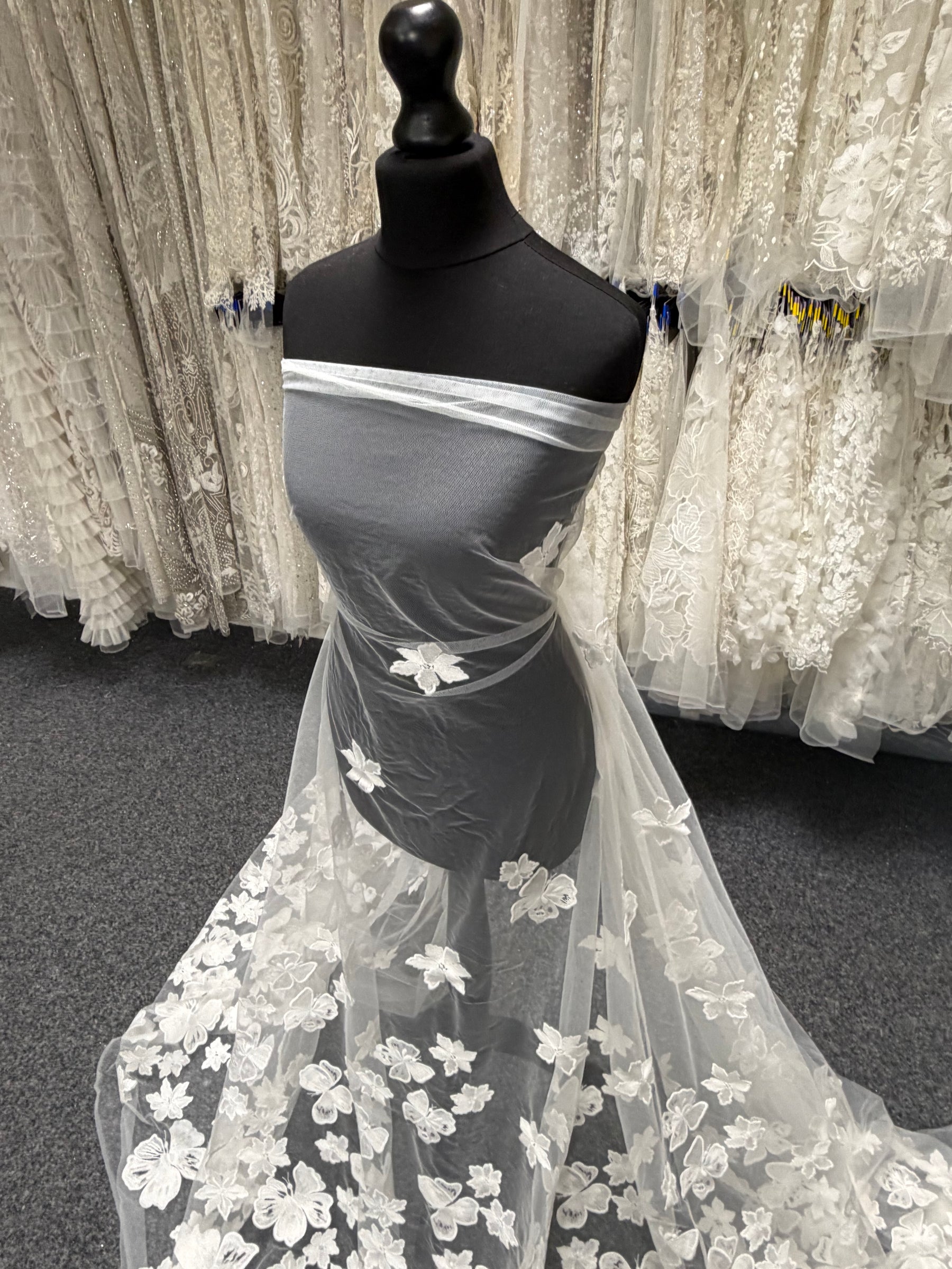Ivory Embroidered Lace – EB5016