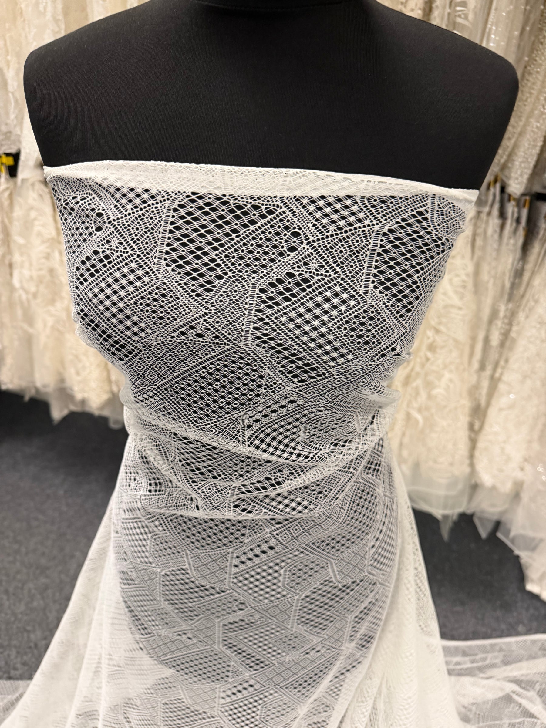 Ivory Lace - LA1015
