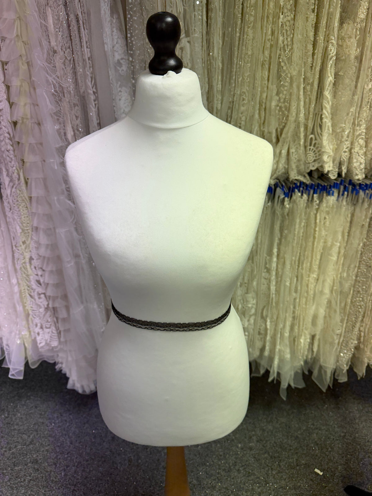 Black French Lace Edging - T923