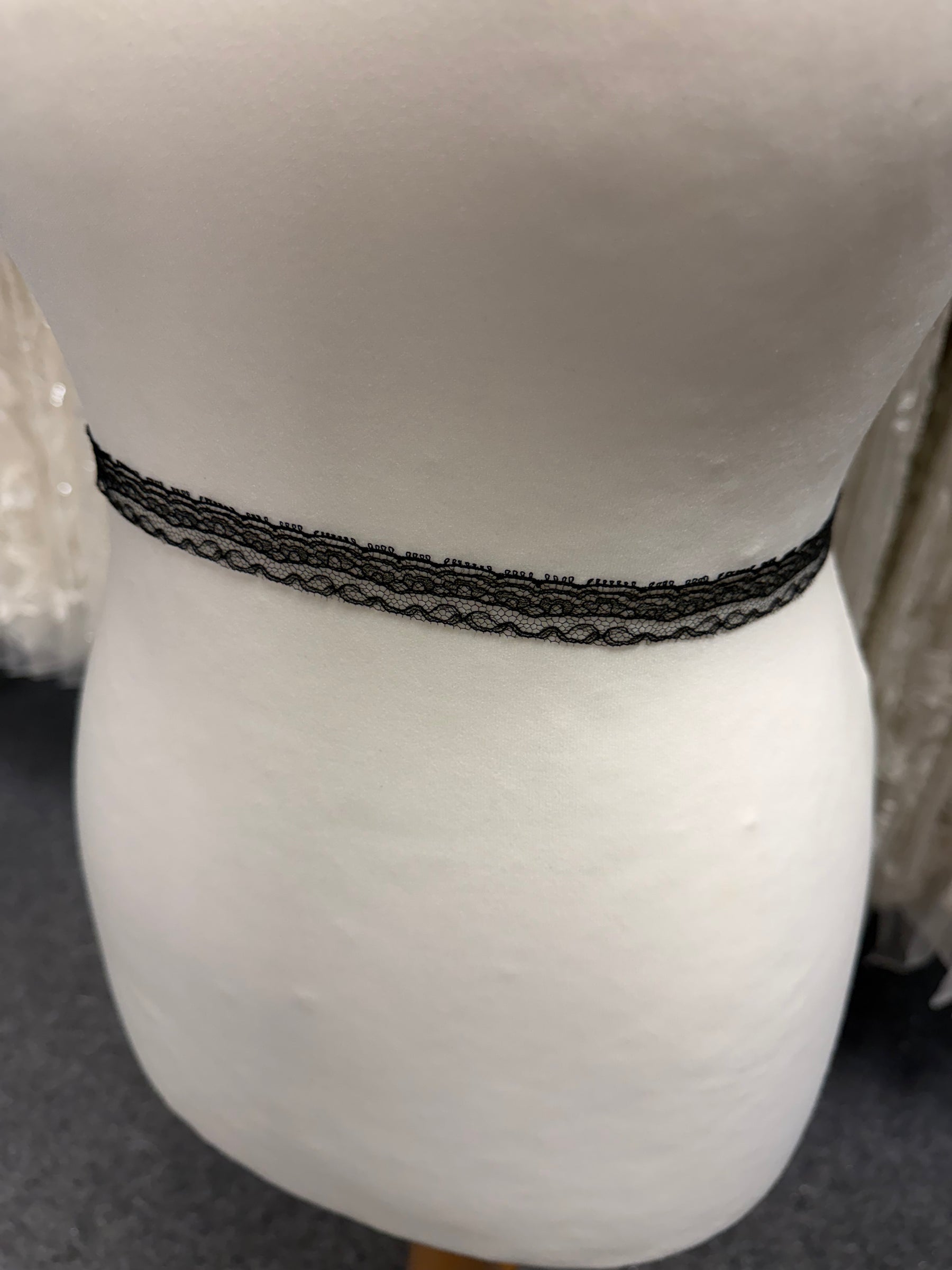 Black French Lace Edging - T923