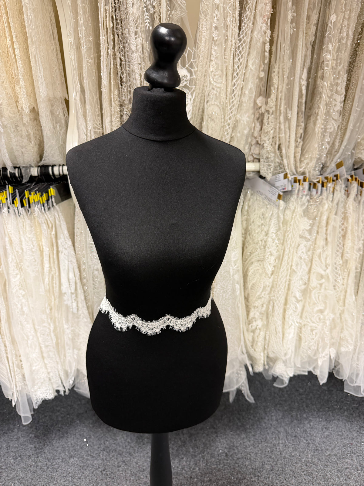 Ivory Corded Chantilly Lace Trim - Ritonella