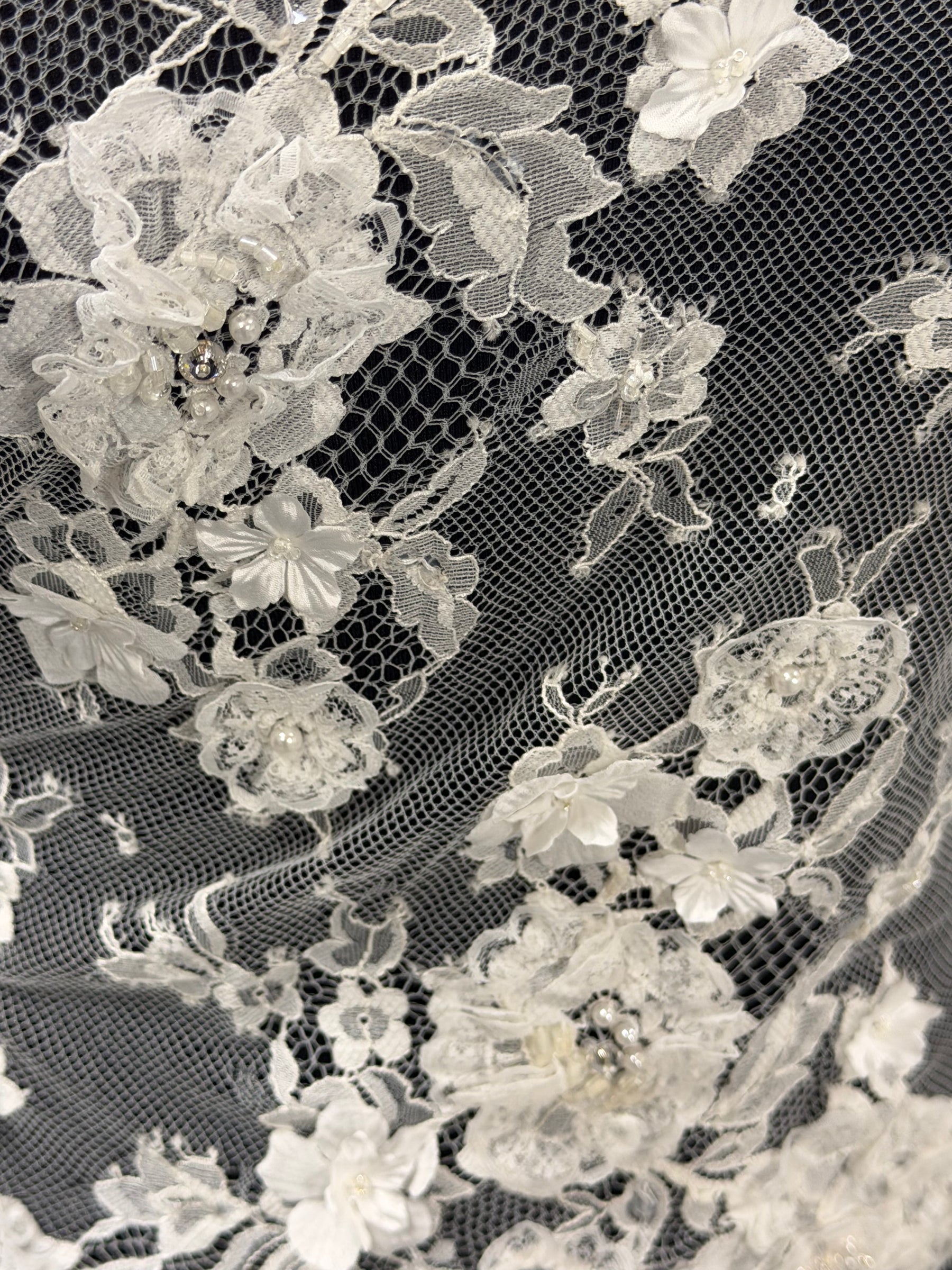 3D Ivory Lace Trim - T622