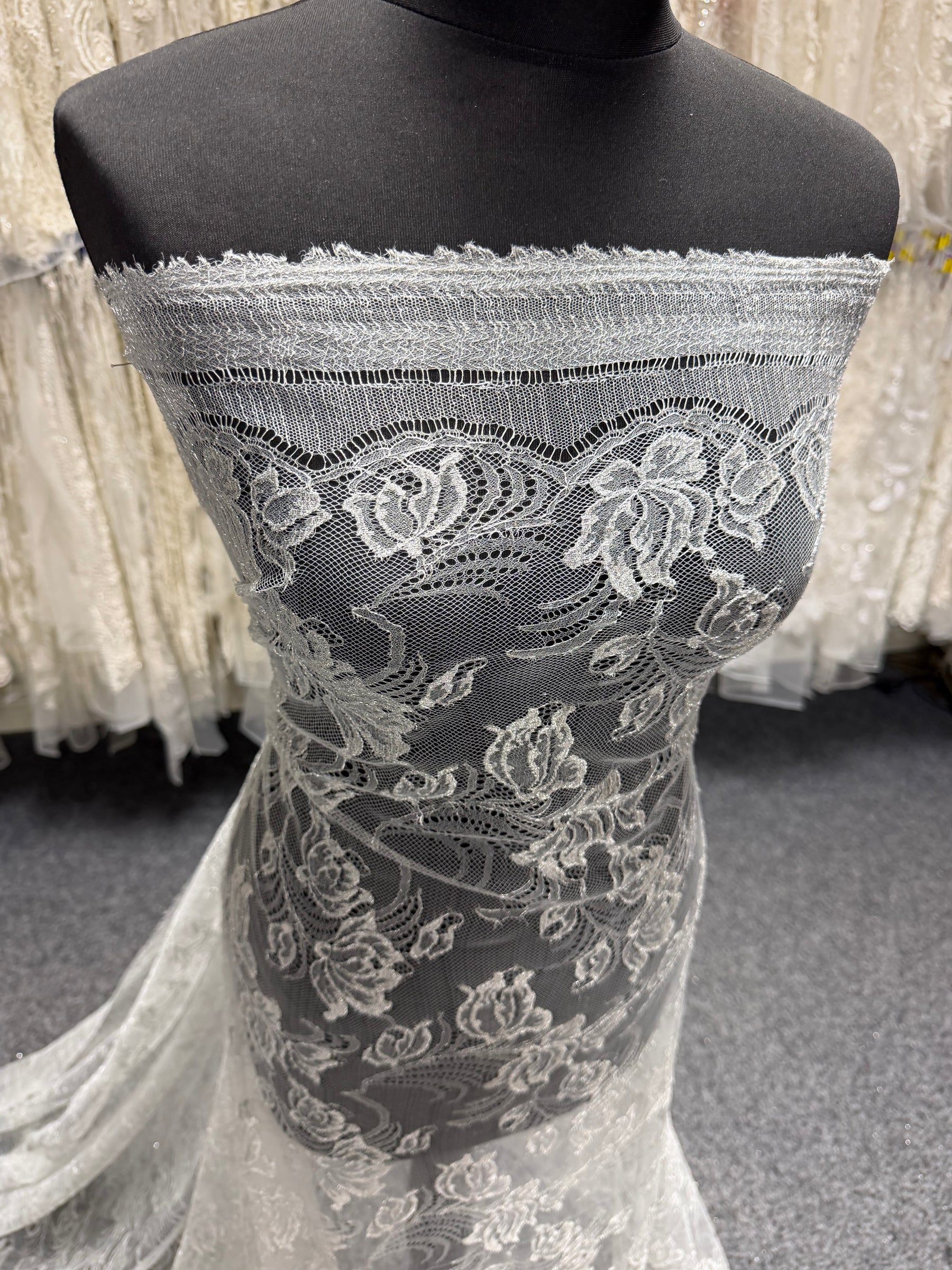 Silver Chantilly Lace - P882