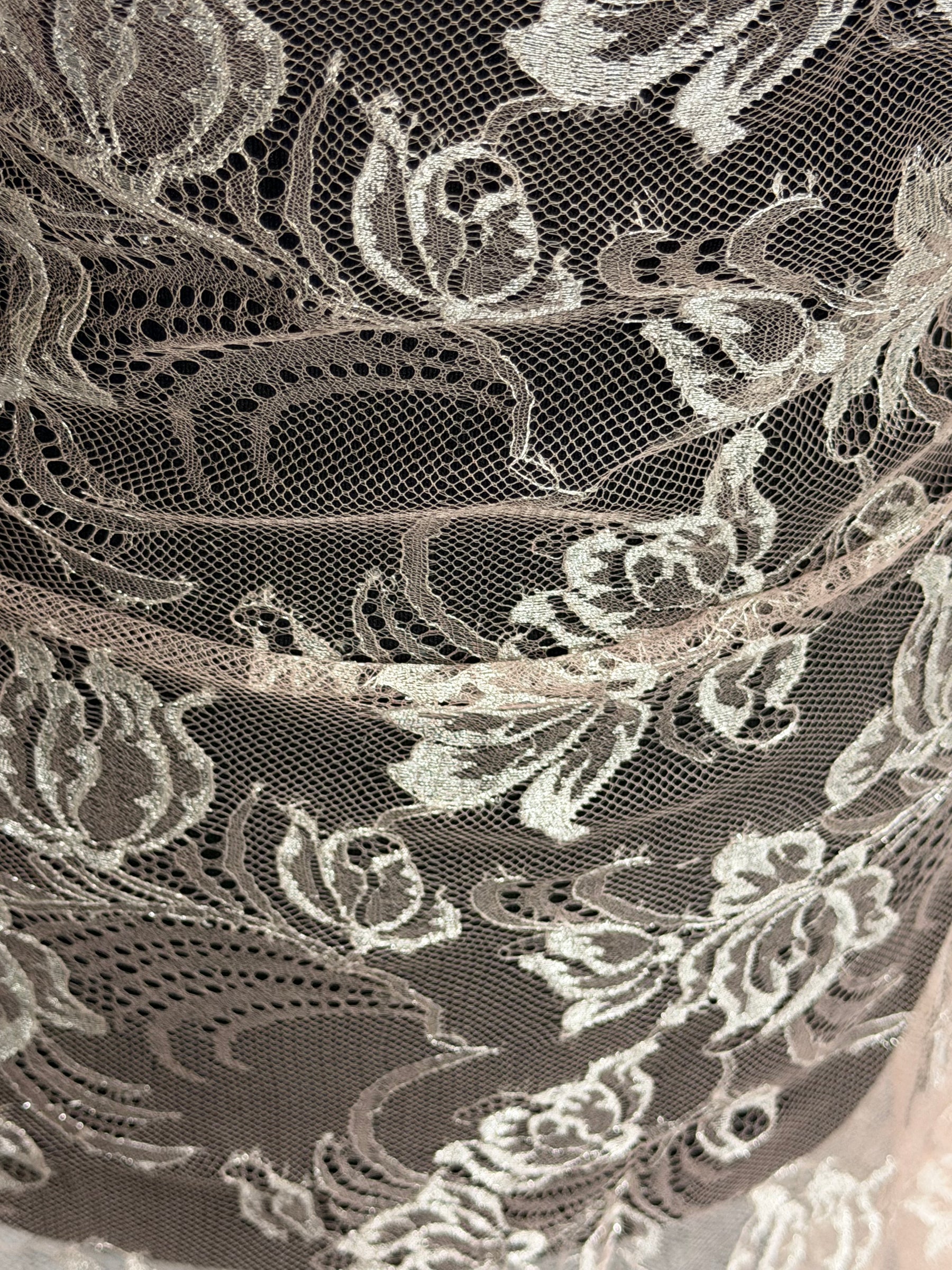 Ivory Leavers Lace - P887