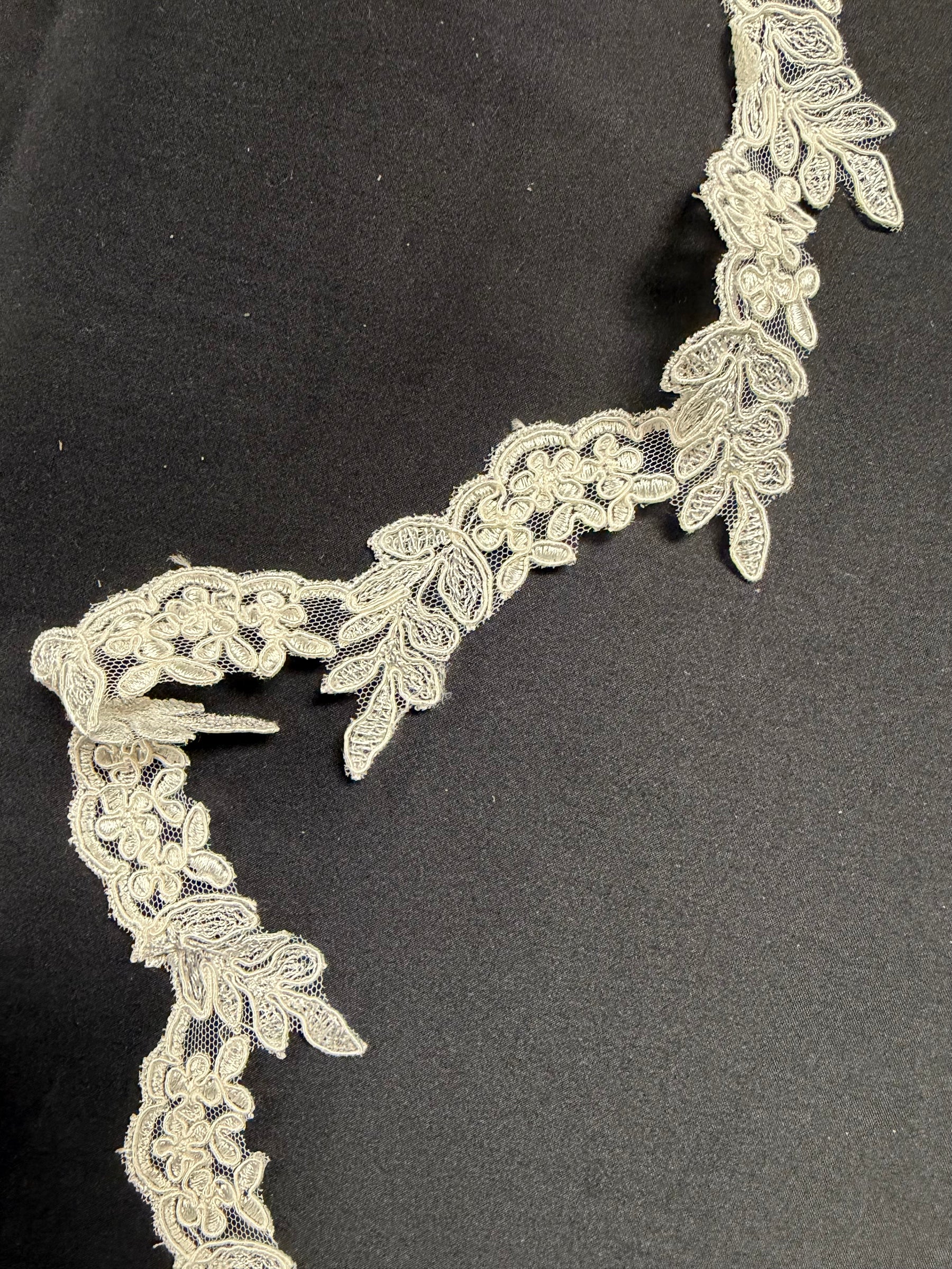 Ivory Corded Lace Trim - T58
