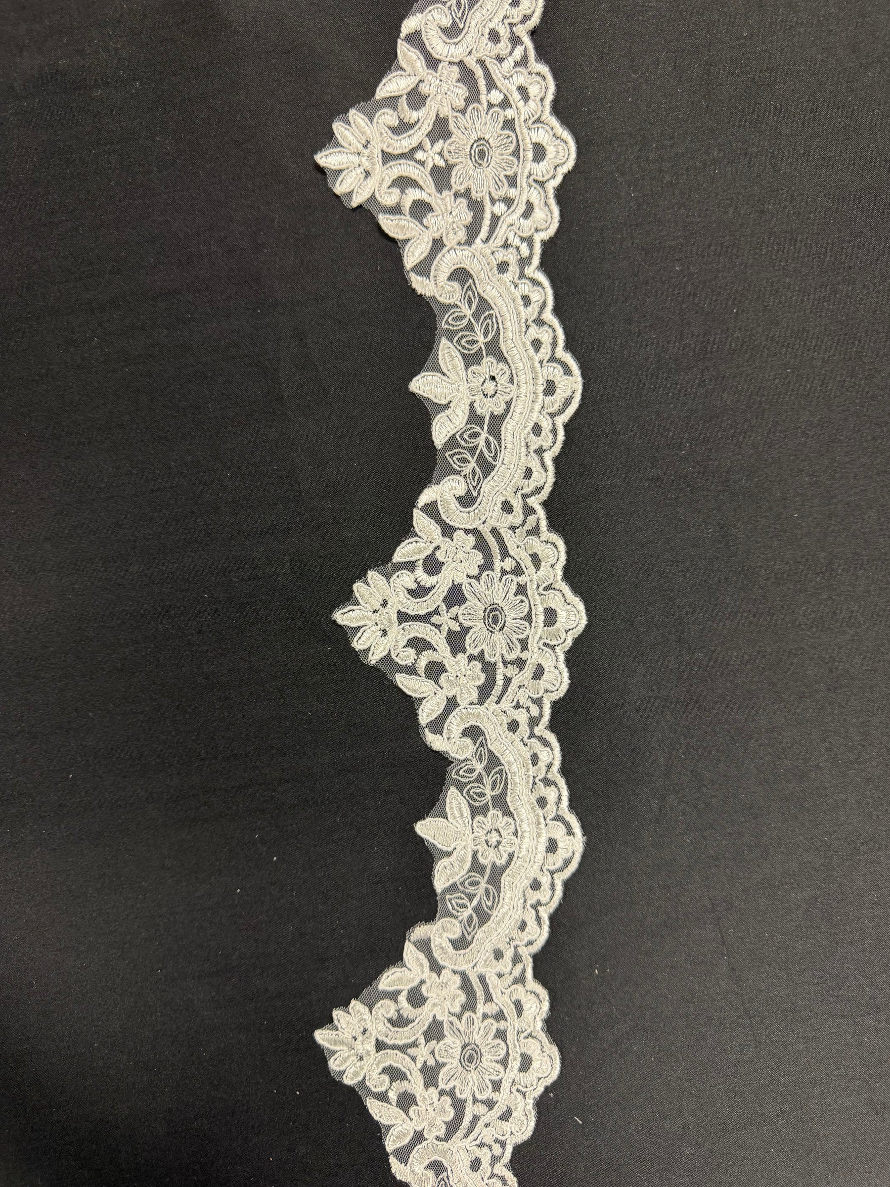 Ivory Corded Lace Trim - T727