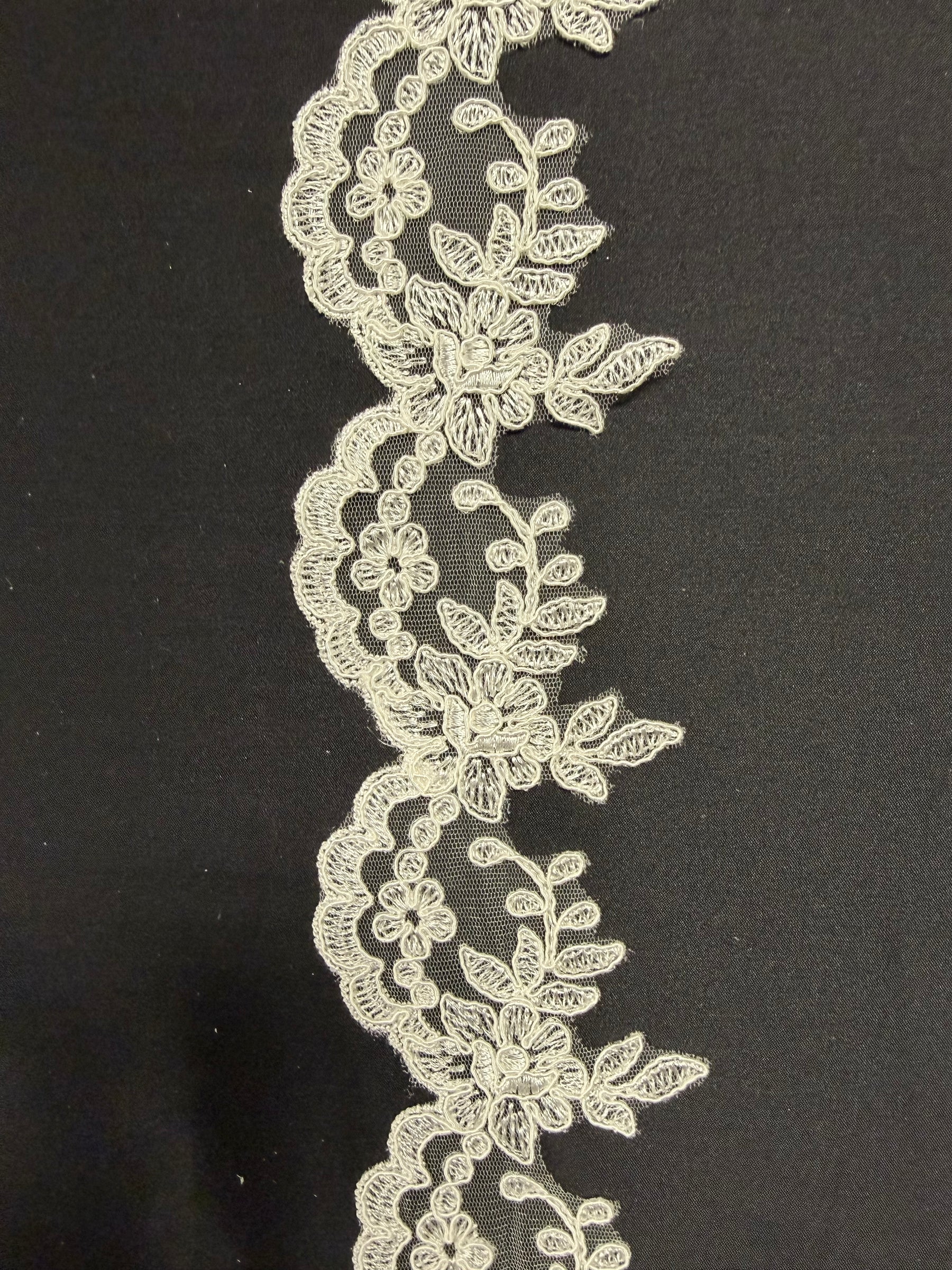 Ivory Corded Lace Trim - T82