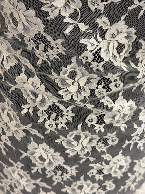Ivory Chantilly Lace - P204