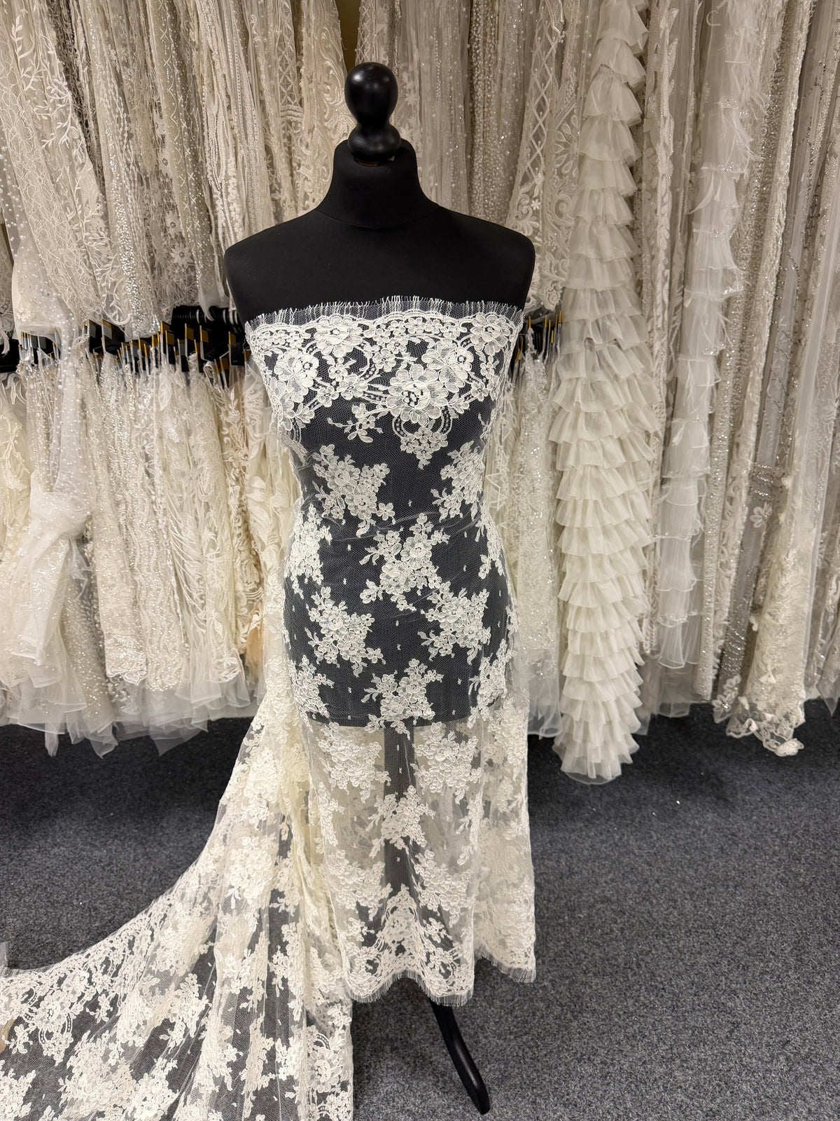 Ivory Corded Chantilly Lace - P237