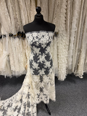 Ivory Corded Chantilly Lace - P237