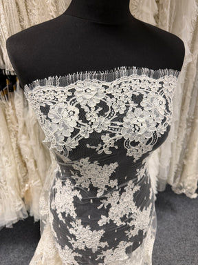 Ivory Corded Chantilly Lace - P237