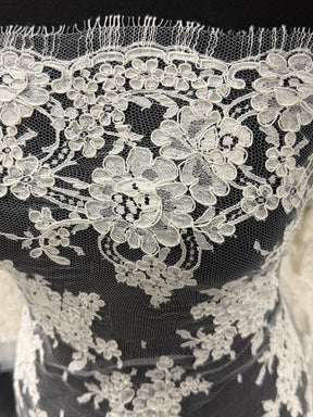 Ivory Corded Chantilly Lace - P237