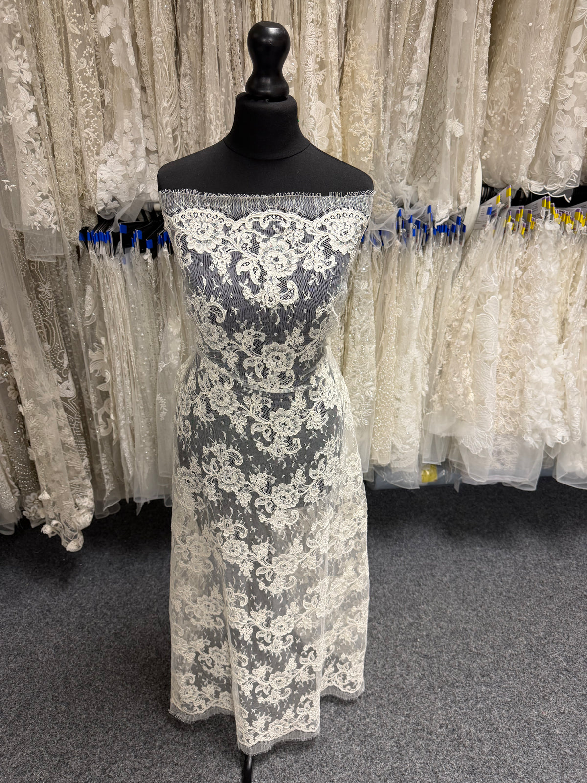 Ivory Corded Chantilly Lace - P206