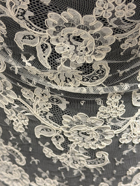 Ivory Corded Chantilly Lace - P206
