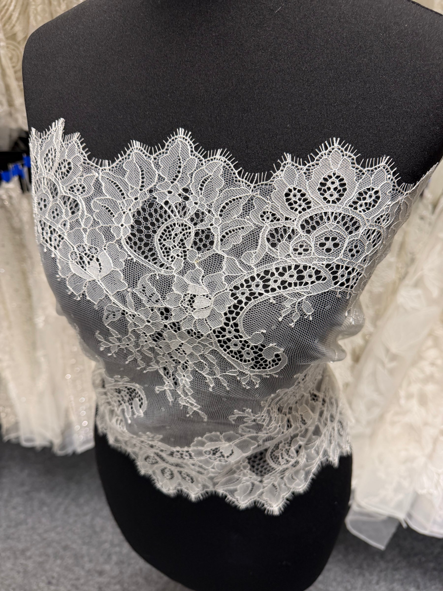 Ivory Lace Trim - Katherine (T372)