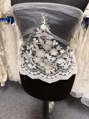 Light Ivory Corded Lace Trim - T982