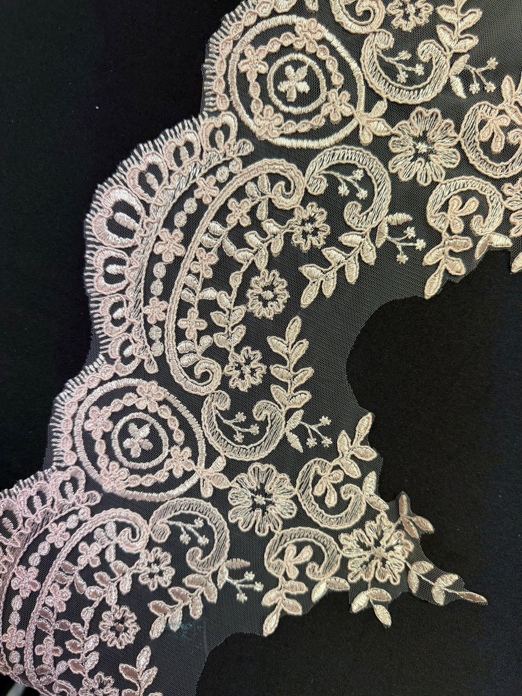Antique Rose Corded Lace Trim - T623