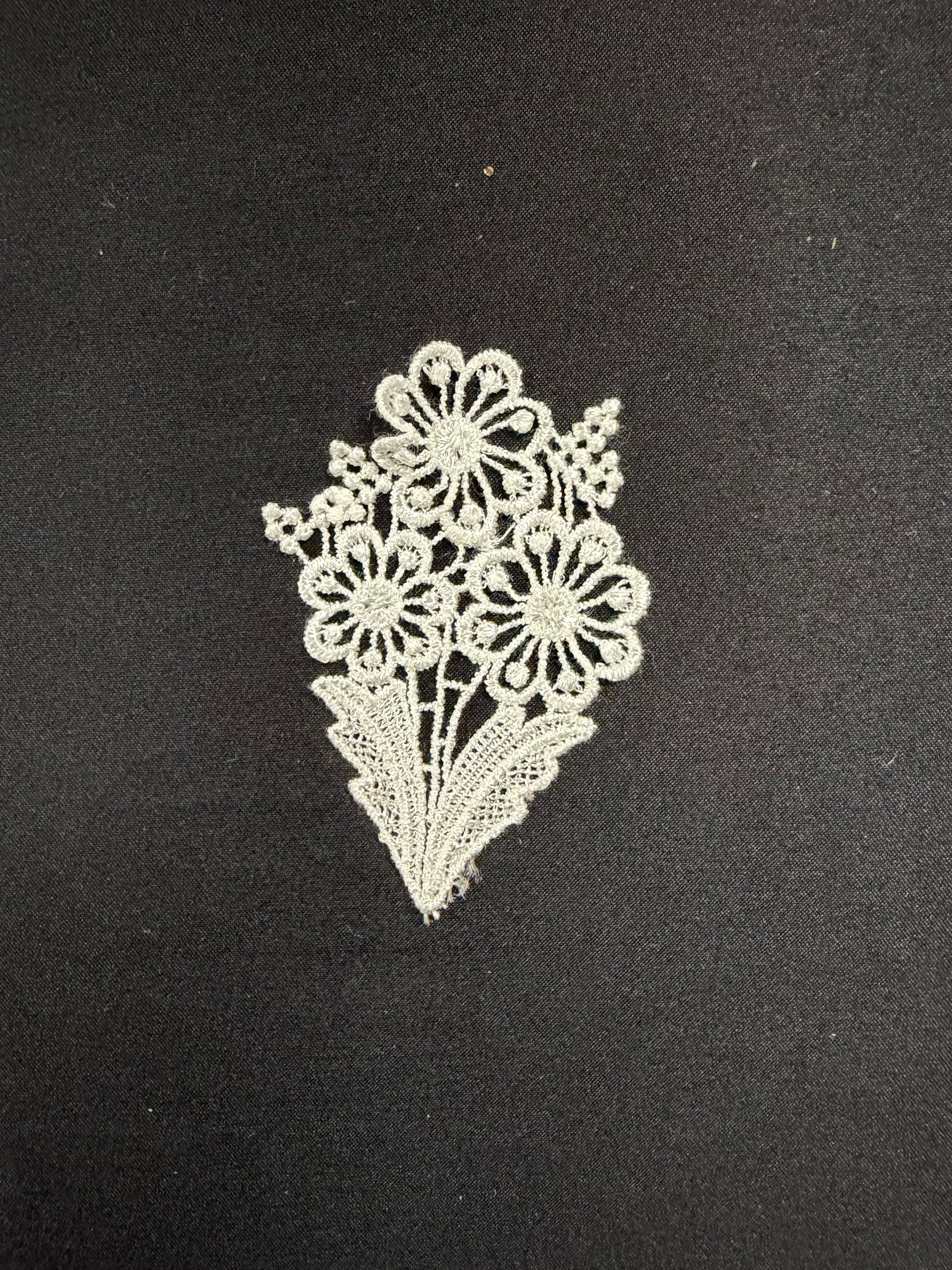 Ivory Guipure Floral Bouquet - M23 (Bag of 25)